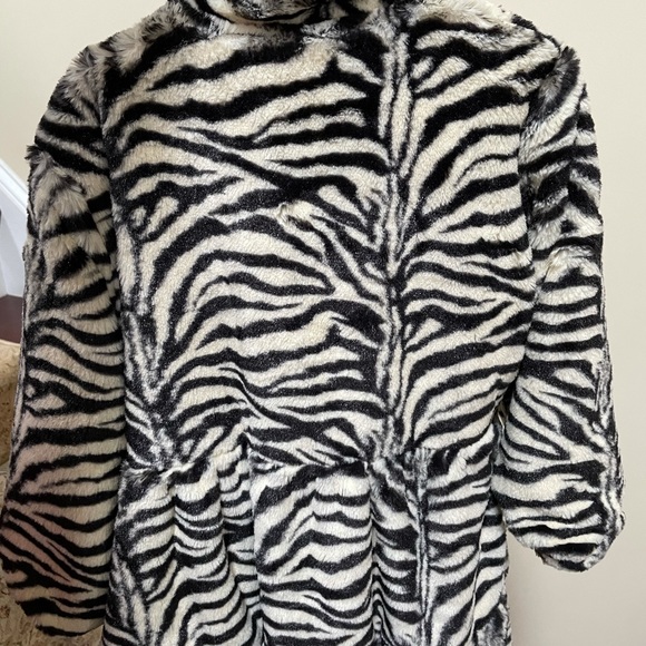 New American Widgeon Faux Fur Coat (Child size 5) - Picture 11 of 13